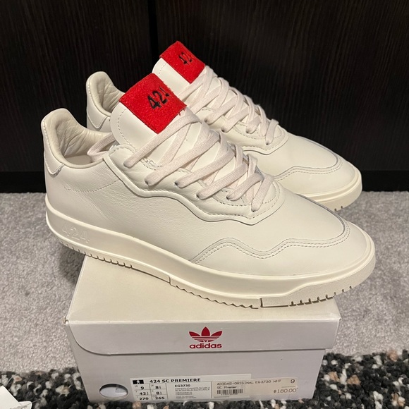 Adidas 424 on Fairfax-US 9 - Picture 3 of 8